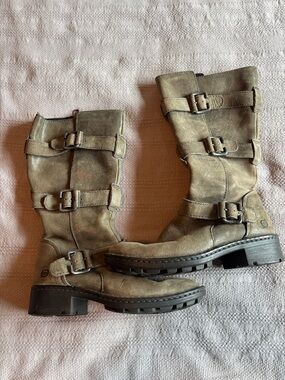 Born leather boots. Size 6.